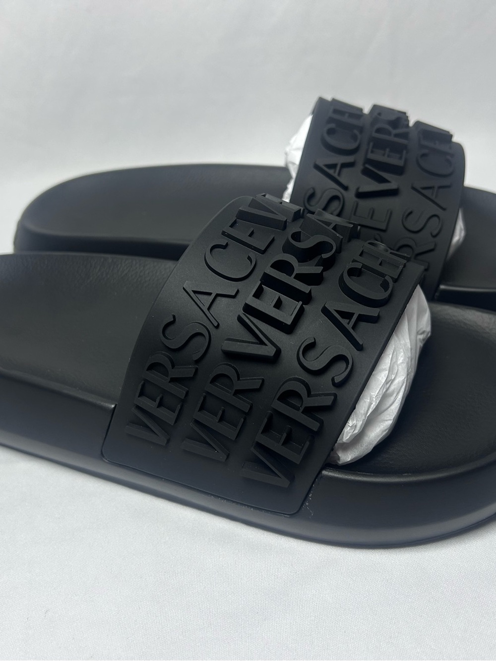 Versace Black Embossed Logo Men’s Slide Sandals new size 8 w/ FREE Shipping